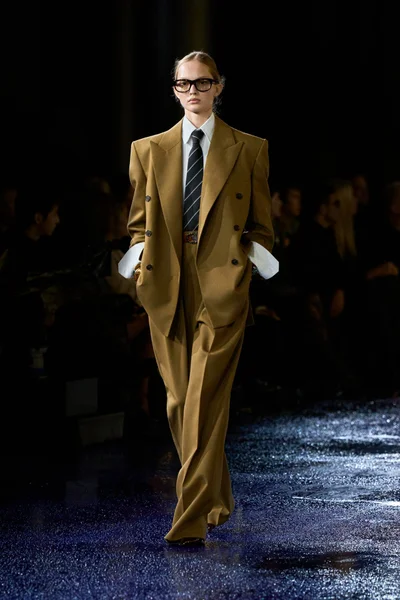 Look 30